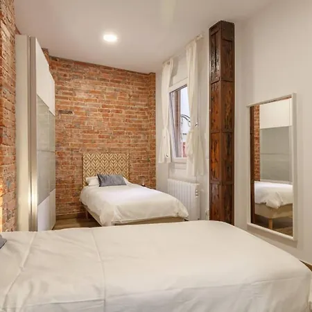 Casco Viejo Junto A La Plaza Nueva Y Unamuno *