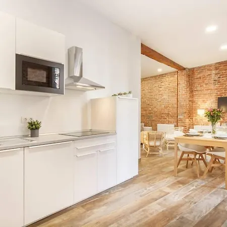 Casco Viejo Junto A La Plaza Nueva Y Unamuno *