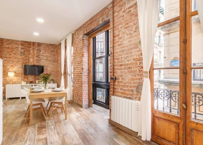 Casco Viejo Junto A La Plaza Nueva Y Unamuno Bilbao