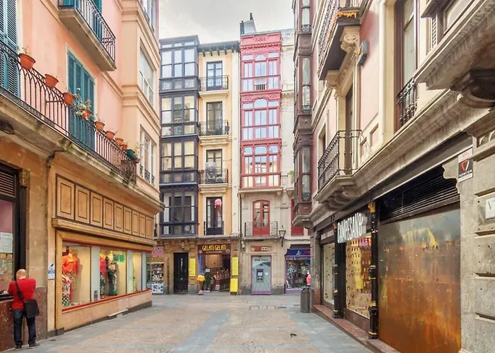 Casco Viejo Junto A La Plaza Nueva Y Unamuno *