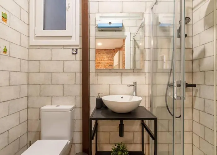 Casco Viejo Junto A La Plaza Nueva Y Unamuno Bilbao